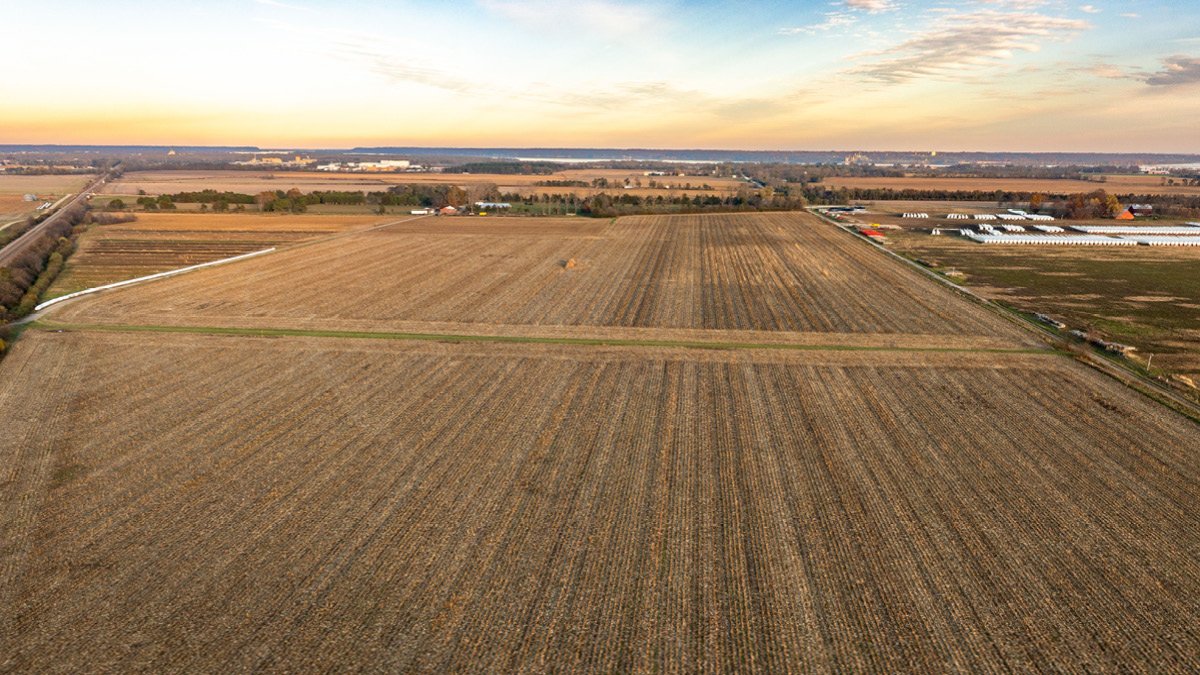 Factors Appraisers Consider When Valuing Agricultural Land in Iowa